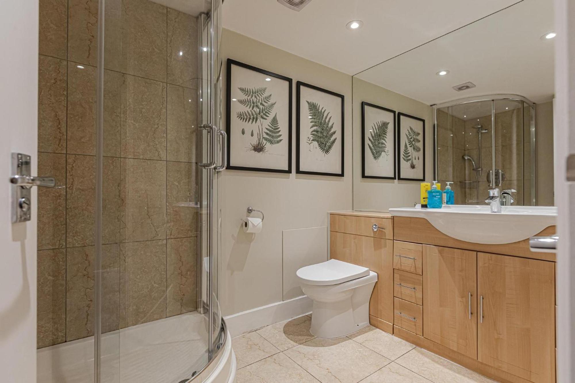 Stylish Studio In Kensington Лондон Екстериор снимка