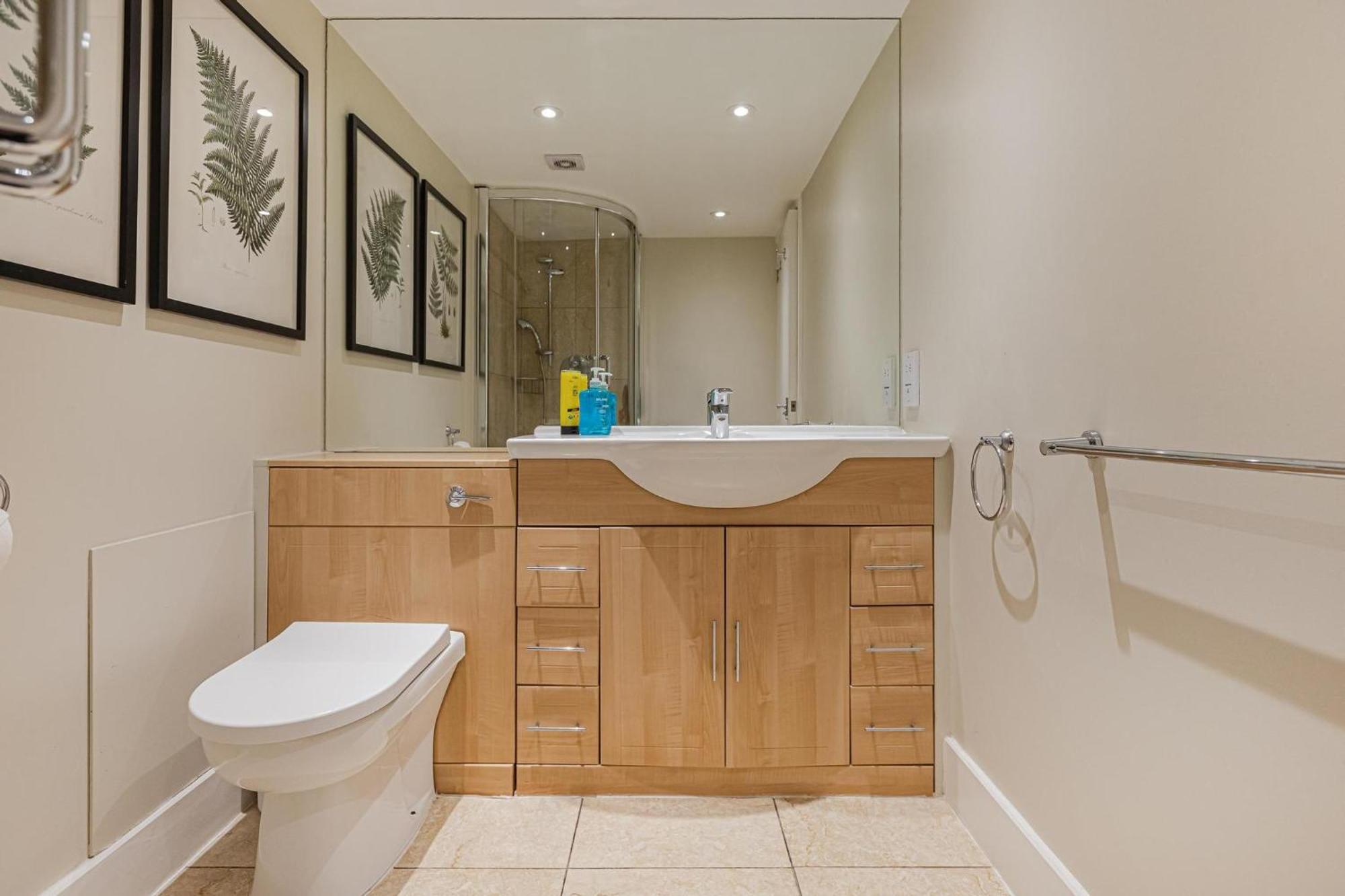 Stylish Studio In Kensington Лондон Екстериор снимка